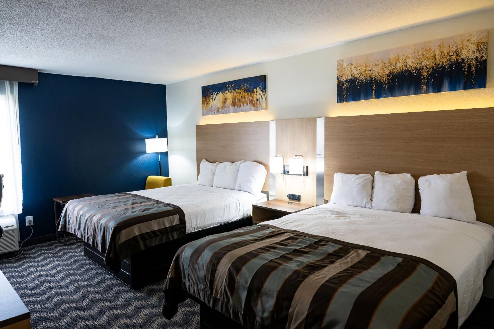 Baymont By Wyndham Greensboro/Coliseum Екстер'єр фото